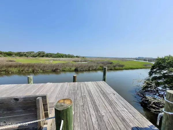 301 Mandalay CT #F, Surf City, NC 28445