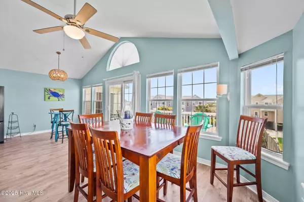 104 Calinda Cay CT, North Topsail Beach, NC 28460