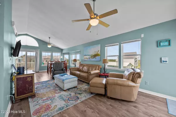 104 Calinda Cay CT, North Topsail Beach, NC 28460