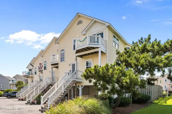 104 Calinda Cay CT, North Topsail Beach, NC 28460