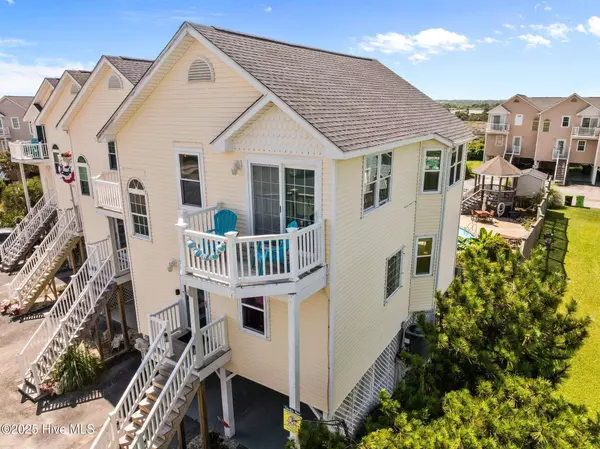 104 Calinda Cay CT, North Topsail Beach, NC 28460