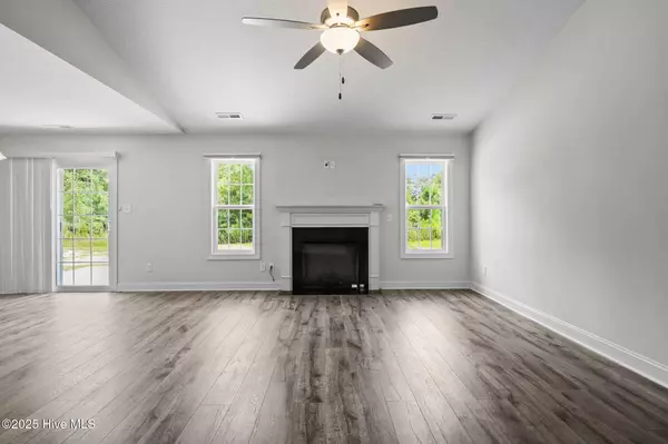 240 Crossroads Store DR, Jacksonville, NC 28546