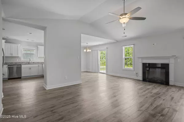 240 Crossroads Store DR, Jacksonville, NC 28546