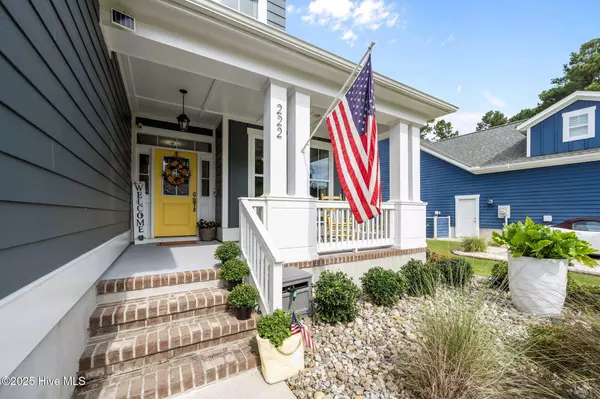 222 Twining Rose LN, Holly Ridge, NC 28445