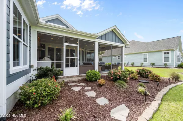 222 Twining Rose LN, Holly Ridge, NC 28445