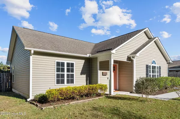 301 Kraft ST, Surf City, NC 28445