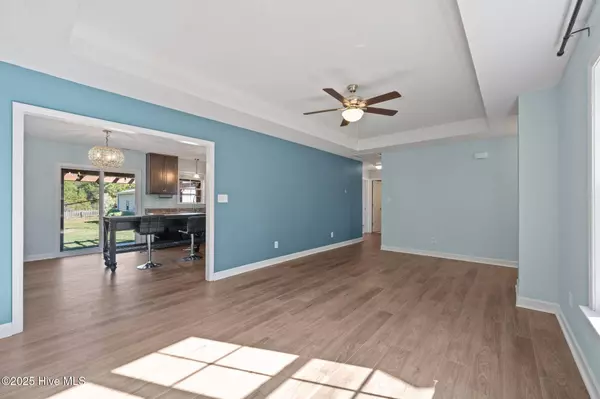 301 Kraft ST, Surf City, NC 28445