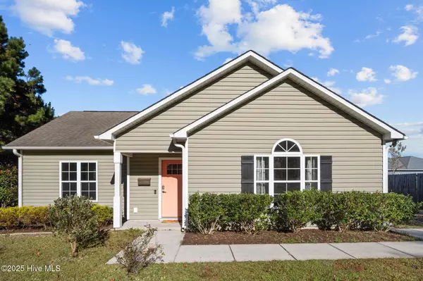 301 Kraft ST, Surf City, NC 28445