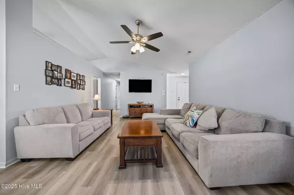 105 Poplar Ridge RD, Jacksonville, NC 28546