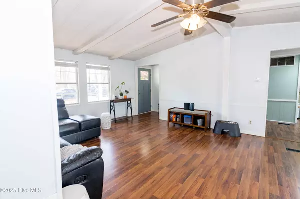 312 Peanut RD, Hampstead, NC 28443