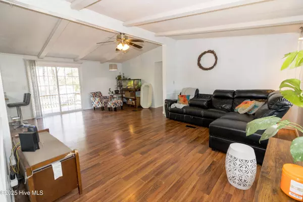 312 Peanut RD, Hampstead, NC 28443