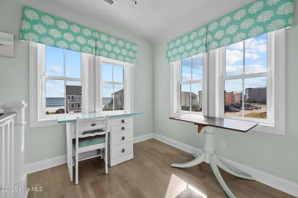 26 Porpoise PL, North Topsail Beach, NC 28460