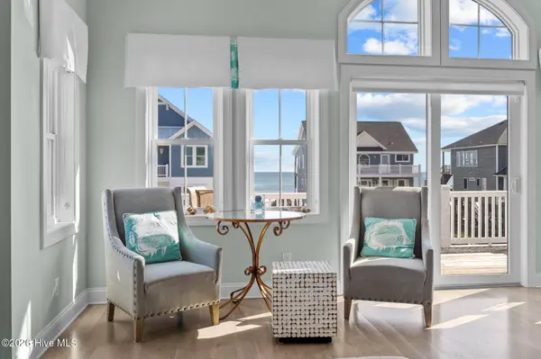 26 Porpoise PL, North Topsail Beach, NC 28460