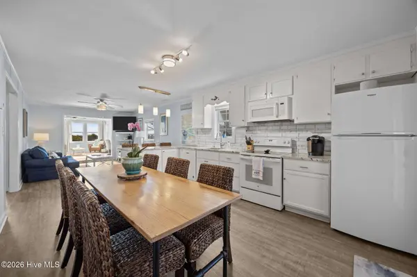 1915 N Shore DR, Surf City, NC 28445