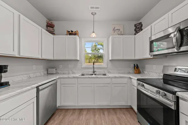 2031 Folkstone Woods LN, Holly Ridge, NC 28445