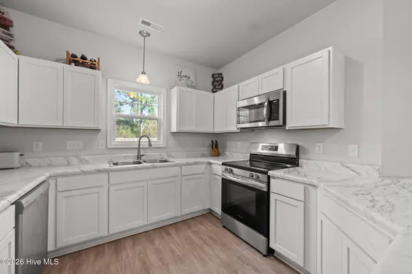 2031 Folkstone Woods LN, Holly Ridge, NC 28445