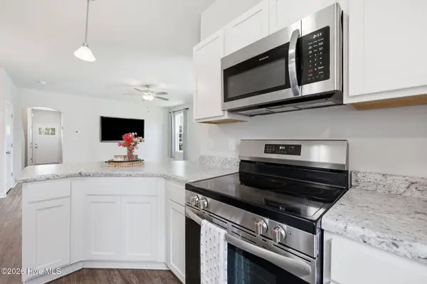 2029 Folkstone Woods LN, Holly Ridge, NC 28445