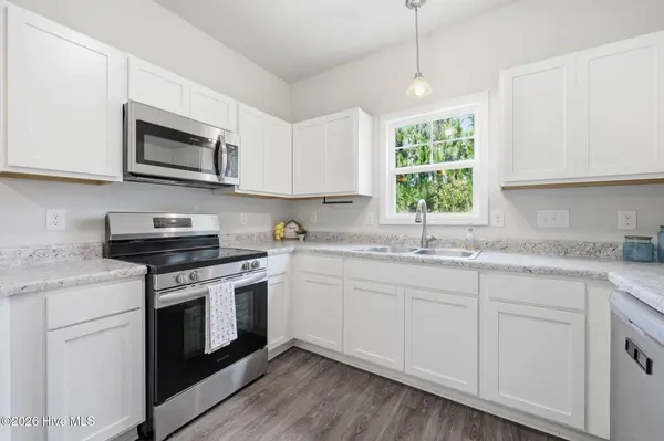 2029 Folkstone Woods LN, Holly Ridge, NC 28445