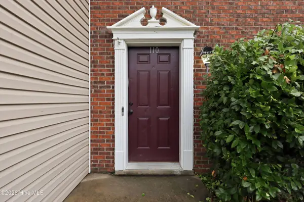 110 Palace CIR, Jacksonville, NC 28546