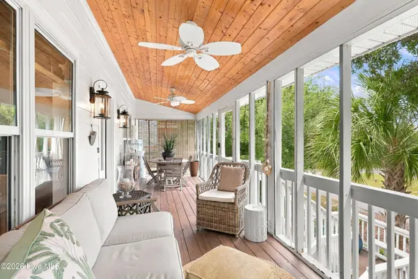 11 Shell CT, Surf City, NC 28445