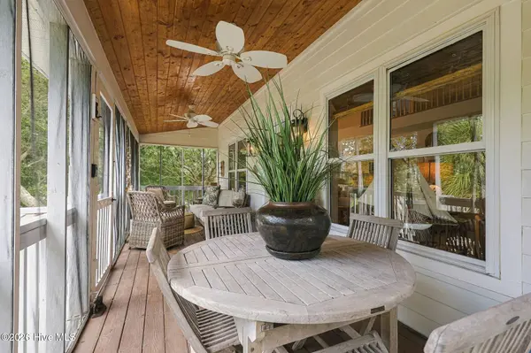 11 Shell CT, Surf City, NC 28445