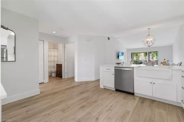 7767 Jewel LN #203, Naples, FL 34109