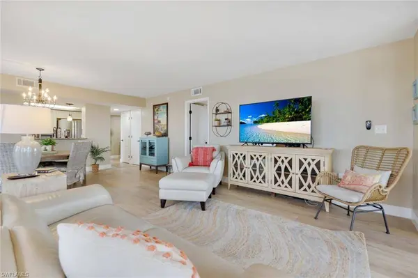 17 Bluebill AVE #206, Naples, FL 34108