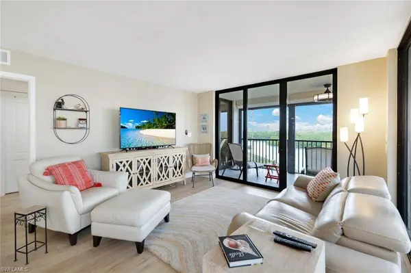 17 Bluebill AVE #206, Naples, FL 34108