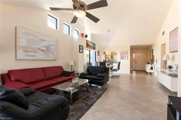 515 Beachwalk CIR, Naples, FL 34108