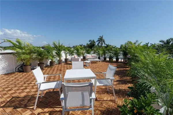 200 S Golf DR, Naples, FL 34102