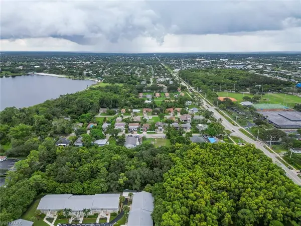 4625 Bayshore DR #D7, Naples, FL 34112