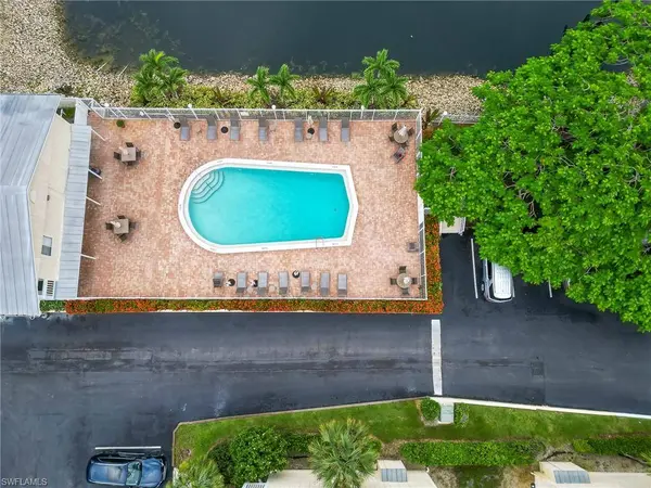 4625 Bayshore DR #D7, Naples, FL 34112