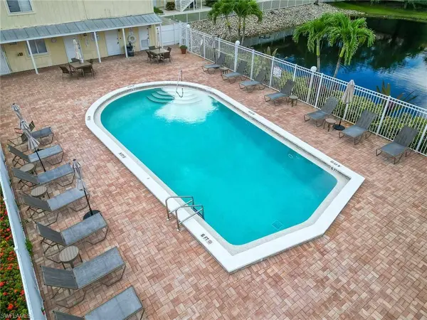 4625 Bayshore DR #D7, Naples, FL 34112