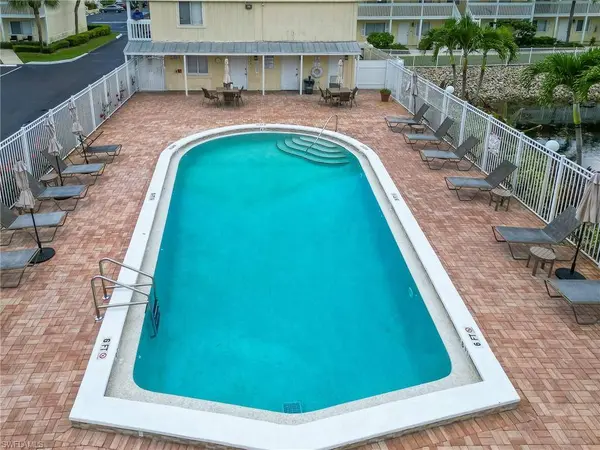 4625 Bayshore DR #D7, Naples, FL 34112