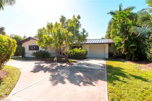 1630 Chesapeake AVE, Naples, FL 34102