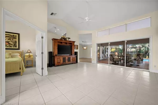 544 Roma CT, Naples, FL 34110