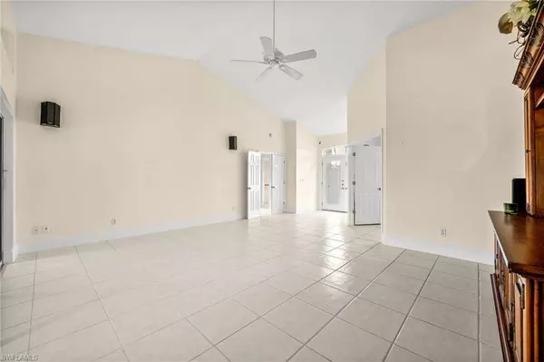 544 Roma CT, Naples, FL 34110