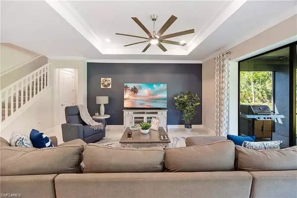 10367 Ventana LN, Naples, FL 34120