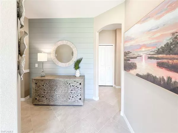 2039 Vermont LN, Naples, FL 34120