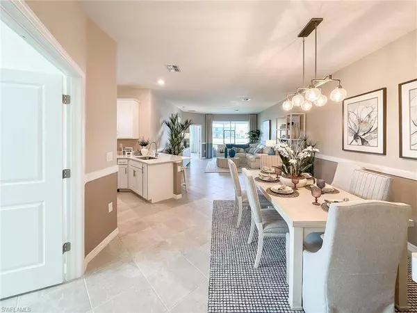 2039 Vermont LN, Naples, FL 34120