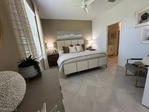 2055 Vermont LN, Naples, FL 34120