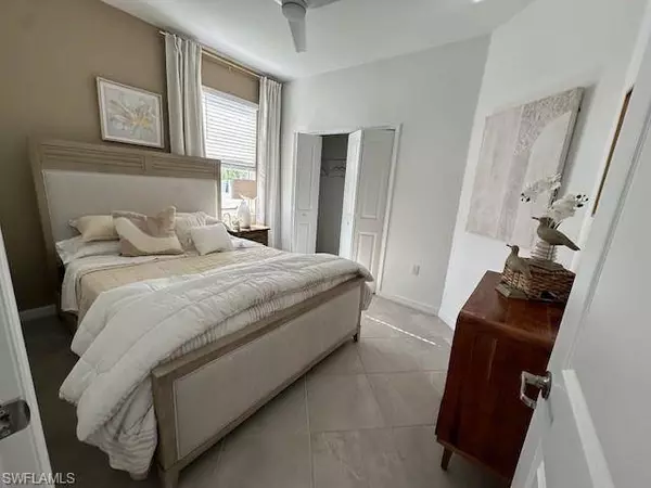 2055 Vermont LN, Naples, FL 34120