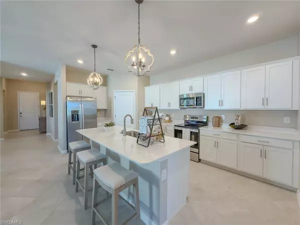 2314 Avocado LN, Naples, FL 34120