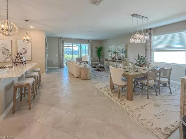 2314 Avocado LN, Naples, FL 34120