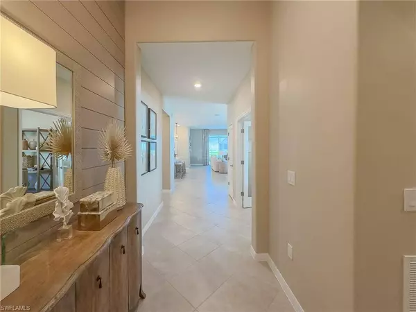 2314 Avocado LN, Naples, FL 34120