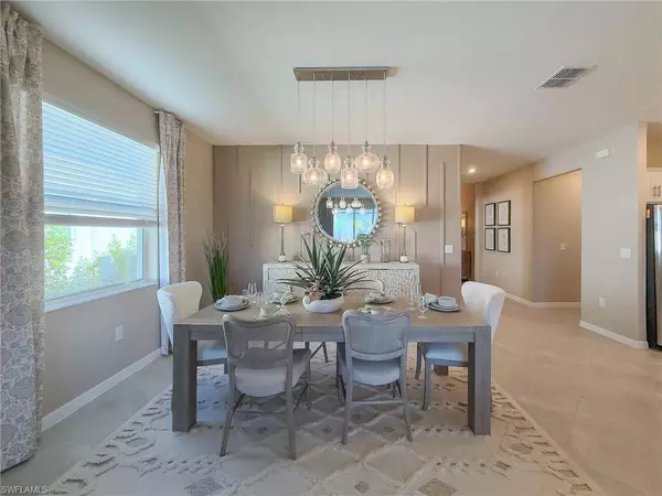 2314 Avocado LN, Naples, FL 34120