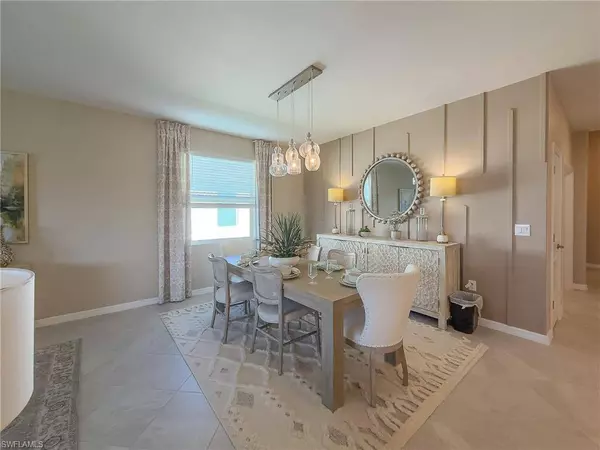 2314 Avocado LN, Naples, FL 34120