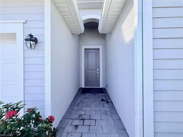 2314 Avocado LN, Naples, FL 34120