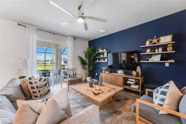 2318 Avocado LN, Naples, FL 34120