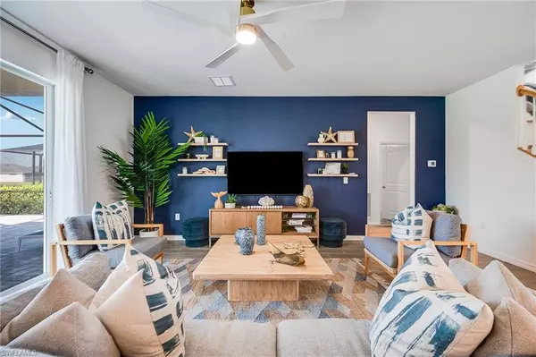 2318 Avocado LN, Naples, FL 34120